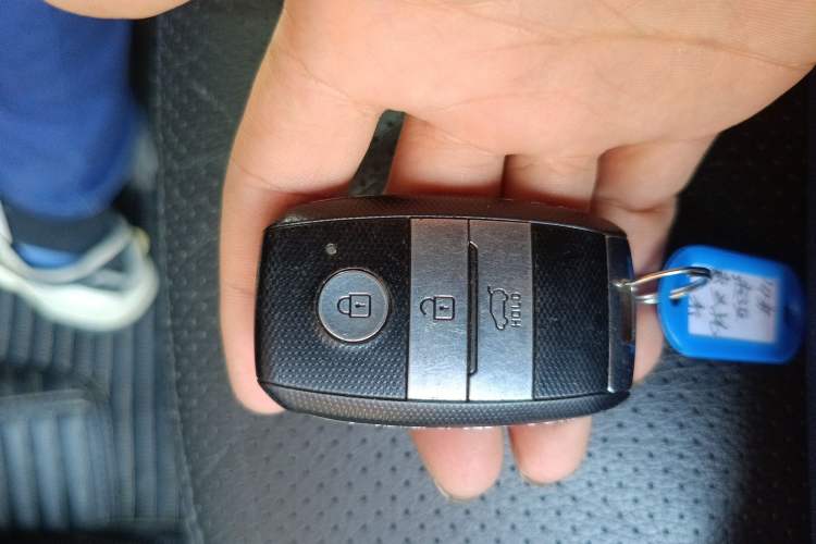 Used Kia Sorento 2013 2.4L 7-Seater Gasoline Luxury Version China IV Standard Interior 1