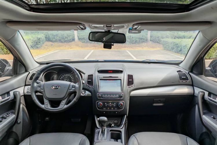 Used Kia Sorento 2013 2.4L 7-seat Gasoline Luxury Edition Interior 1