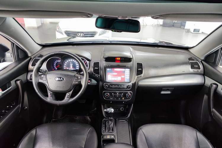 Used Kia Sorento 2013 2.4L 7-Seater Gasoline Luxury Version China IV Standard Interior 1