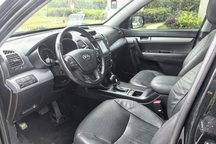 Used Kia Sorento 2013 2.4L 5-seat Gasoline Luxury Edition Interior 2