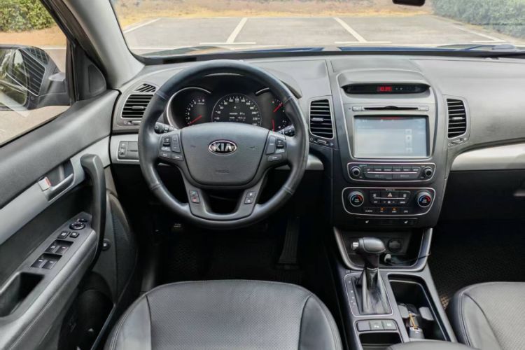 Used Kia Sorento 2013 2.4L 7-seat Gasoline Luxury Edition Interior 2