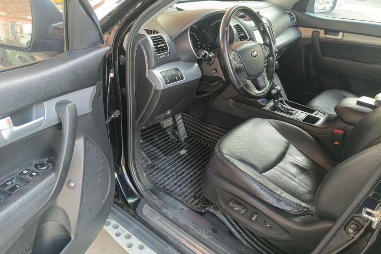 Used Kia Sorento 2013 2.4L 7-Seater Gasoline Luxury Version China IV Standard Interior 3