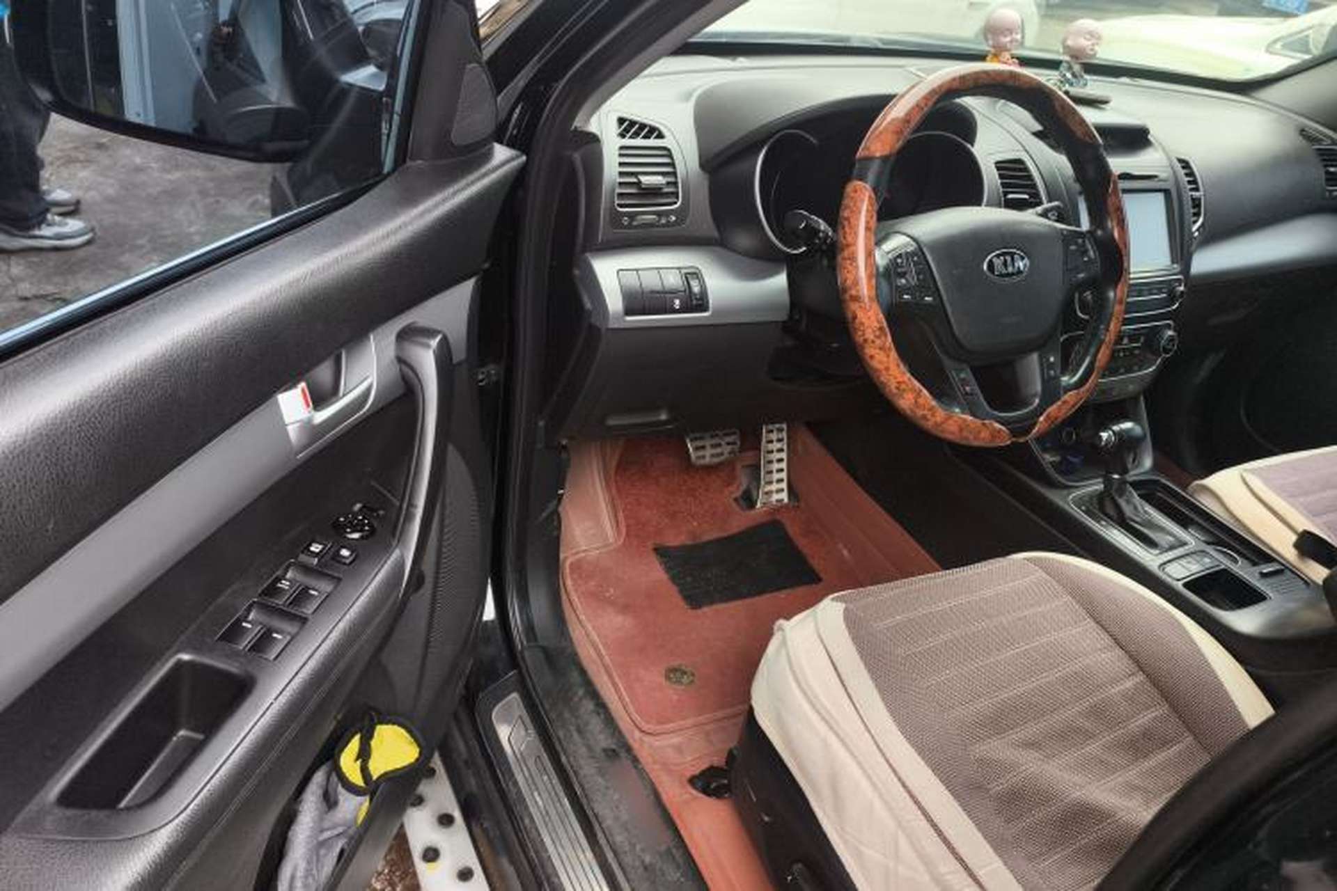 Used Kia Sorento 2013 2.2T 5-Seater Diesel Supreme Edition Interior 3