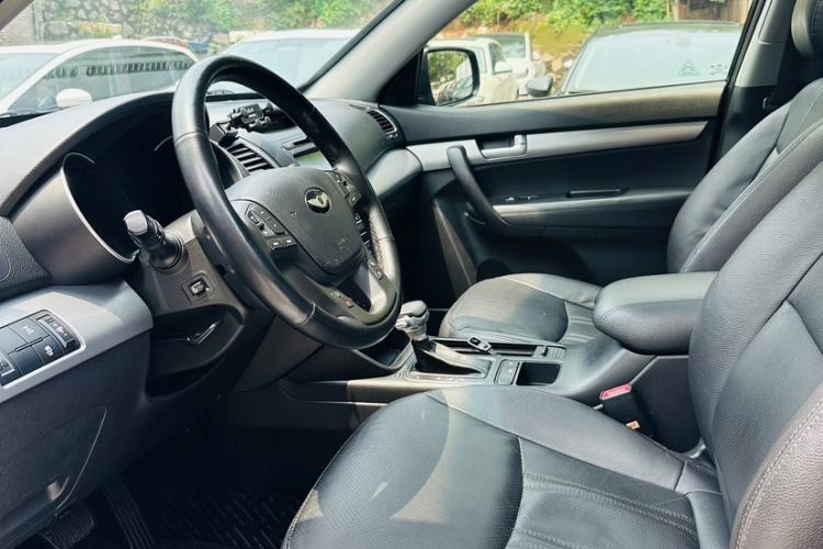 Used Kia Sorento 2013 2.4L 7-seat Gasoline Luxury Edition Interior 3