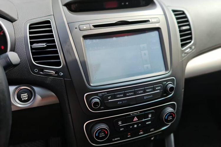 Used Kia Sorento 2013 2.4L 7-seat Gasoline Luxury Edition Interior 3