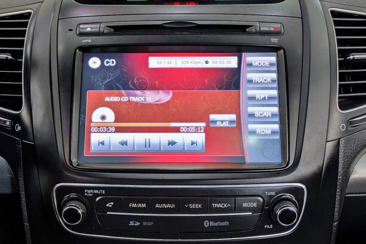 Used Kia Sorento 2013 2.4L 7-Seater Gasoline Luxury Version China IV Standard Interior 3