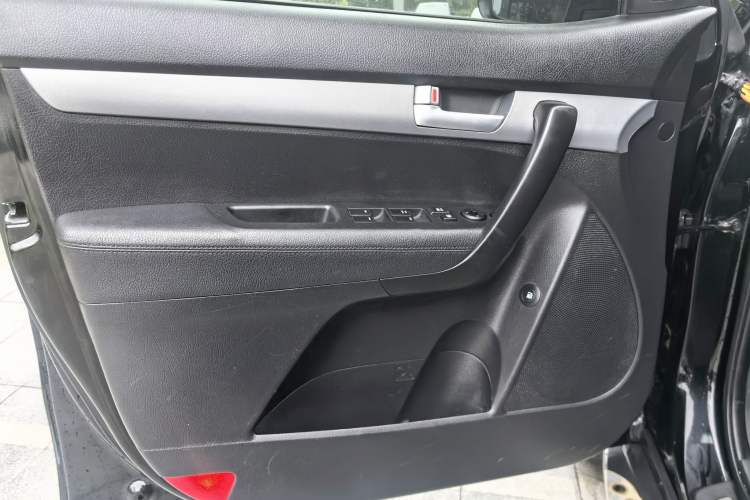 Used Kia Sorento 2013 2.4L 5-seat Gasoline Luxury Edition Interior 4