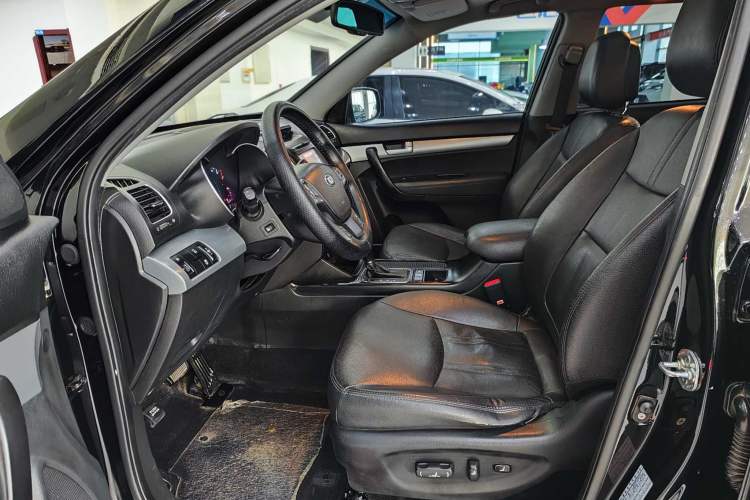 Used Kia Sorento 2013 2.4L 7-Seater Gasoline Luxury Version China IV Standard Interior 4