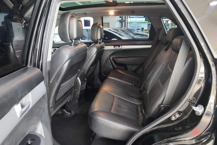 Used Kia Sorento 2013 2.4L 7-Seater Gasoline Luxury Version China IV Standard Interior 5