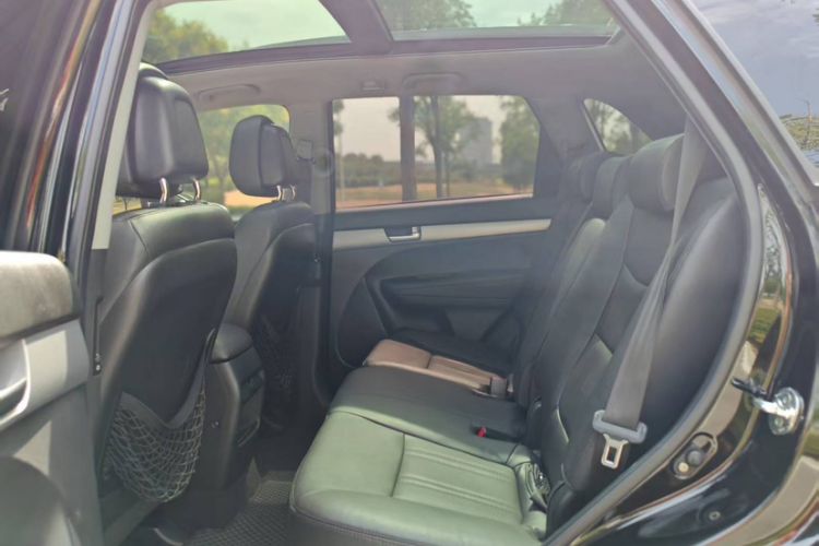 Used Kia Sorento 2013 2.4L 7-seat Gasoline Luxury Edition Interior 6