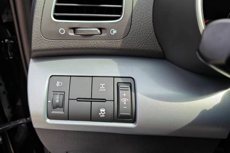 Used Kia Sorento 2013 2.4L 7-seat Gasoline Luxury Edition Interior 8