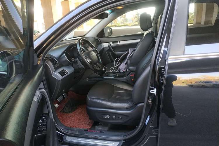 Used Kia Sorento 2013 2.2T 5-Seater Diesel Supreme Edition Left Front Seat