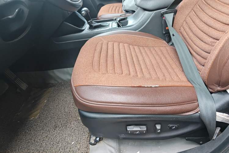 Used Kia Sorento  Left Front Seat