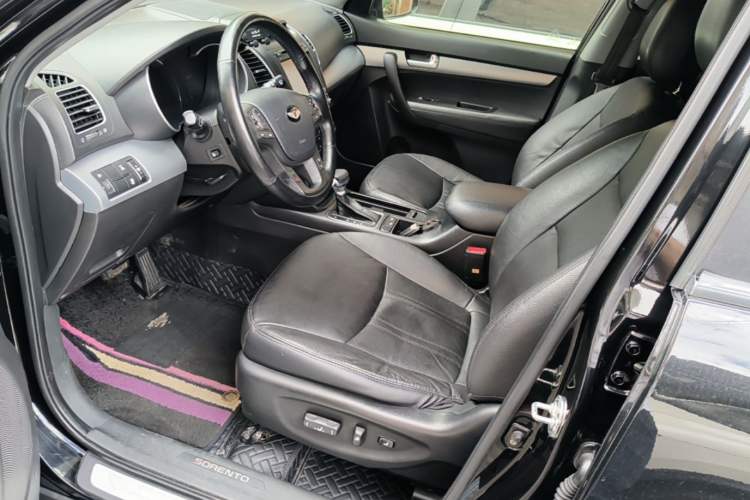 Used Kia Sorento 2013 2.4L 7-seat Gasoline Luxury Edition Left Front Seat
