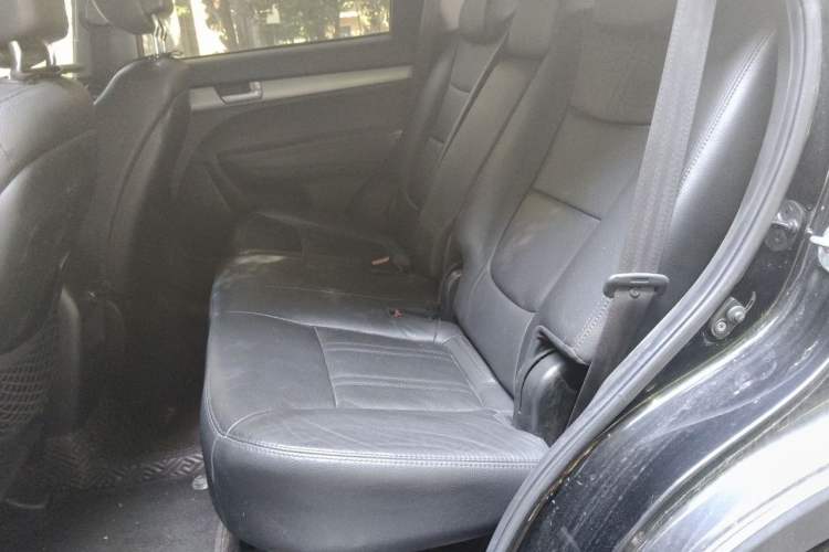Used Kia Sorento 2013 2.4L 7-Seater Gasoline Luxury Edition China V Standard Left Rear Seat