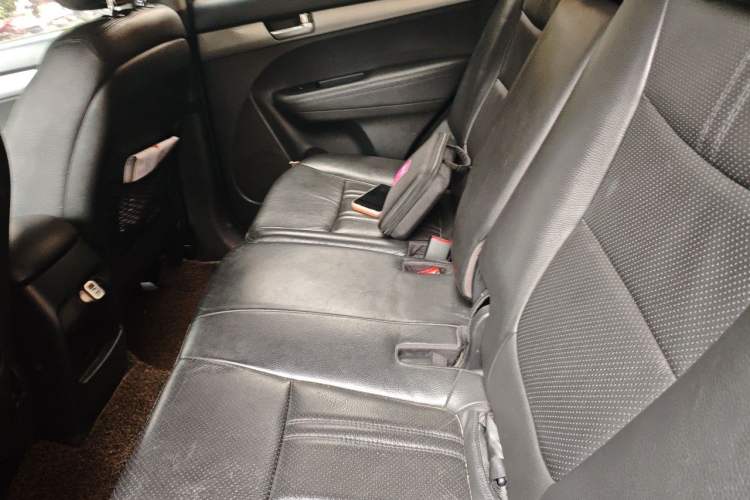 Used Kia Sorento 2013 2.4L 7-seat Gasoline Luxury Edition Left Rear Seat