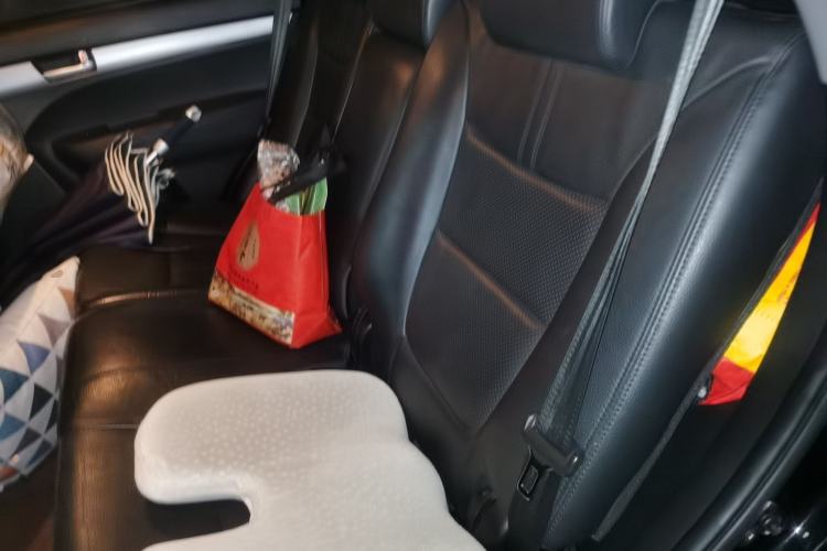Used Kia Sorento 2013 2.4L 5-Seater Gasoline Supreme Edition Left Rear Seat