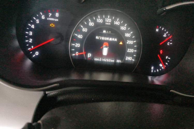 Used Kia Sorento 2013 2.4L 7-Seater Gasoline Comfort Edition China V Standard Odometer Close Up