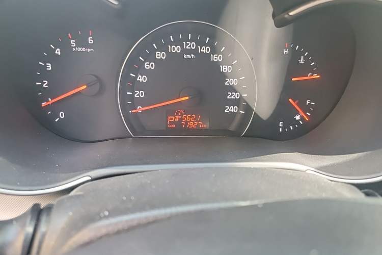 Used Kia Sorento 2013 2.2T 7-seat Diesel Comfort Edition Odometer Close Up