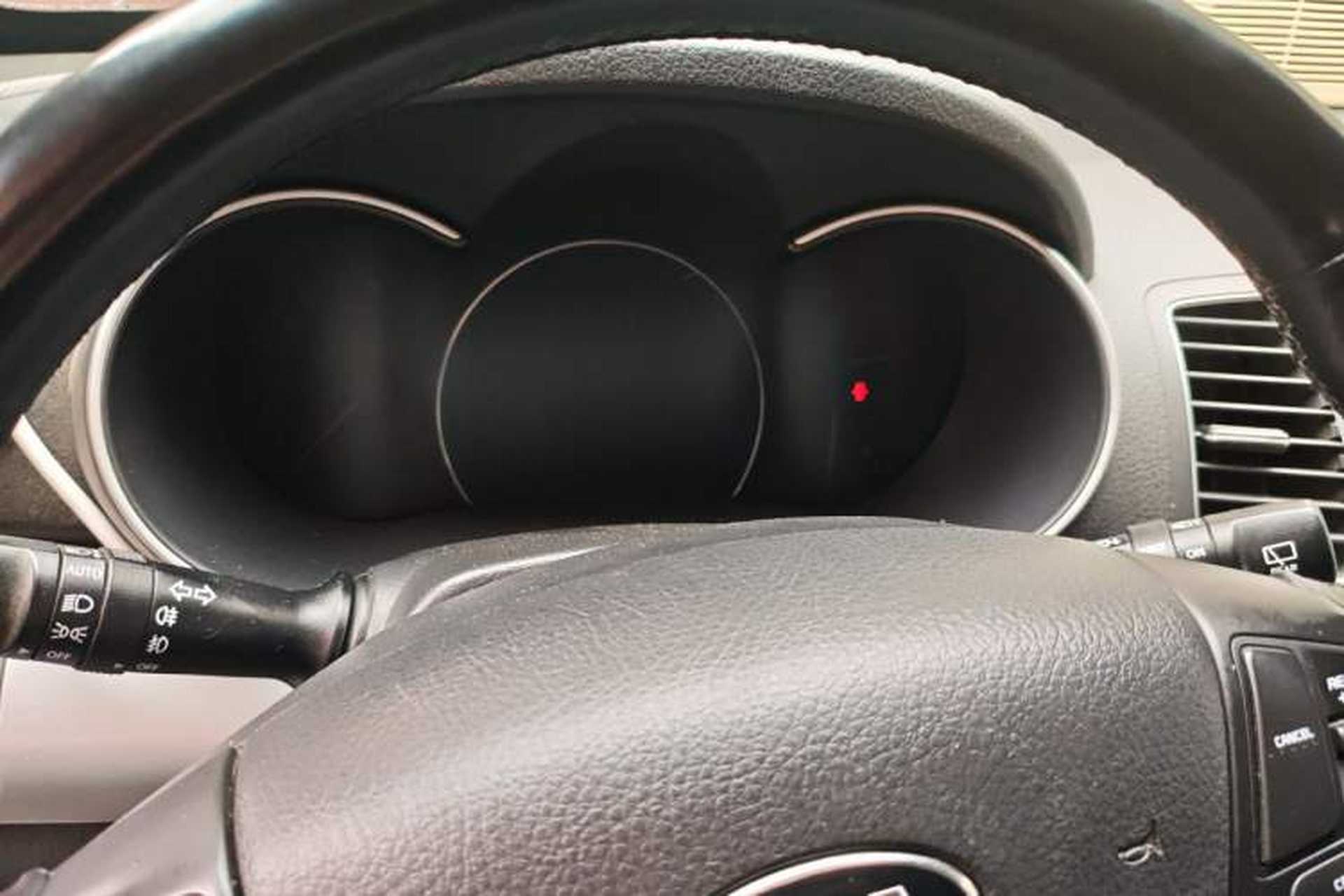 Used Kia Sorento 2013 2.4L 7-seat Gasoline Luxury Edition Odometer Close Up