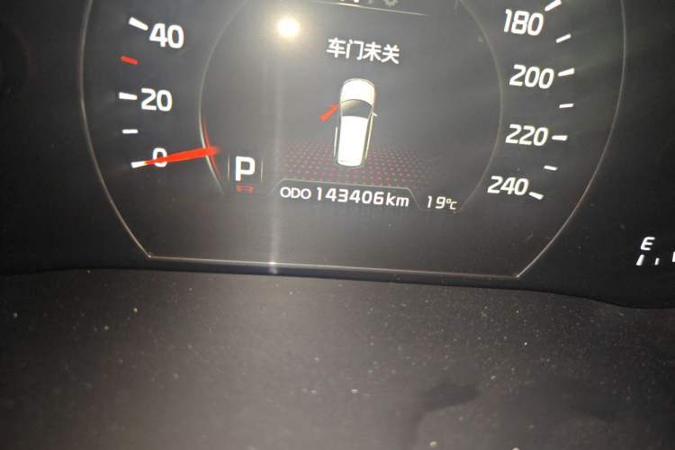 Used Kia Sorento 2013 2.4L 7-Seater Gasoline Luxury Version China IV Standard Odometer Close Up