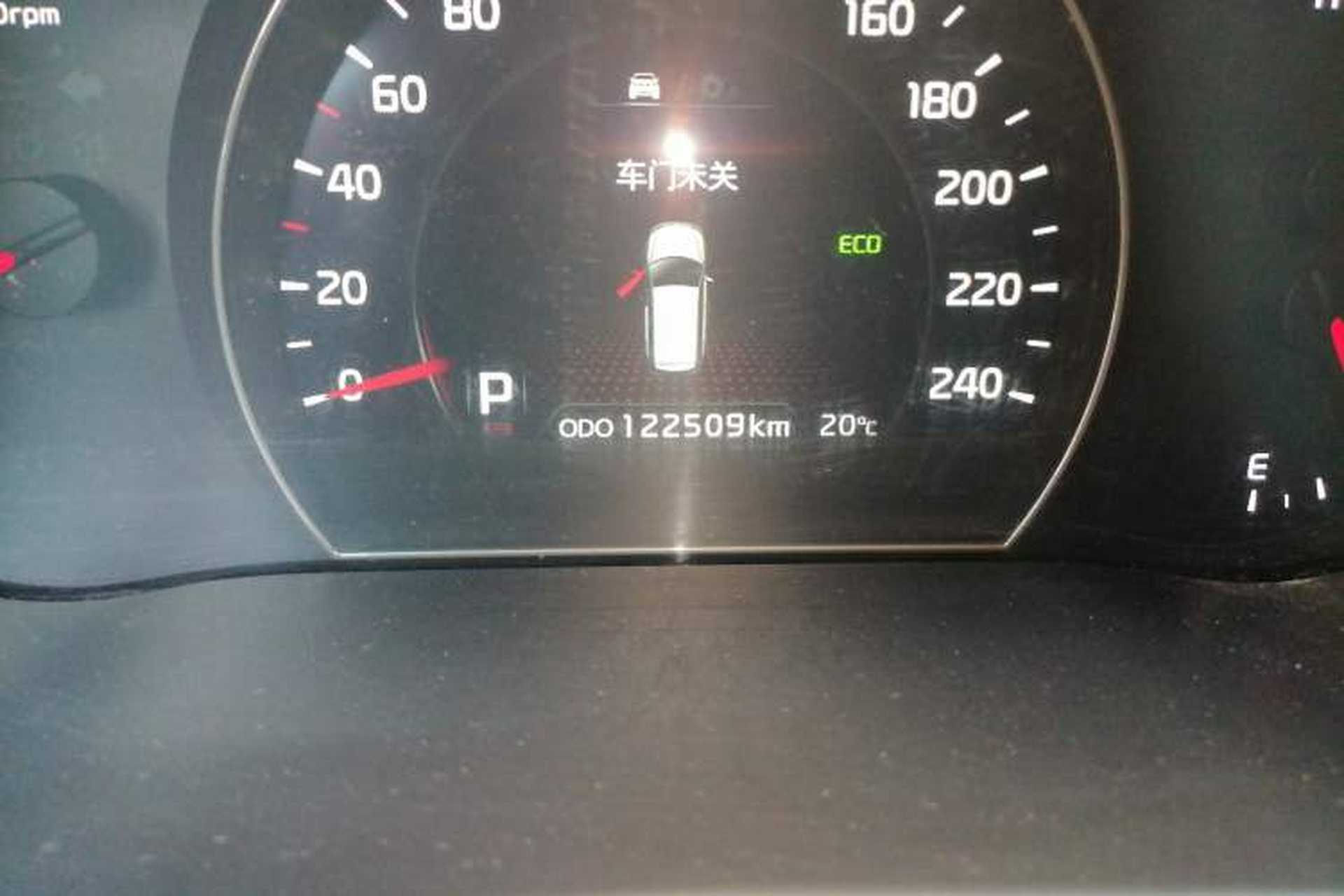 Used Kia Sorento 2013 2.2T 5-Seater Diesel Supreme Edition Odometer Close Up