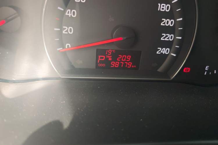 Used Kia Sorento 2013 2.4L 5-Seater Gasoline Comfort Edition Odometer Close Up