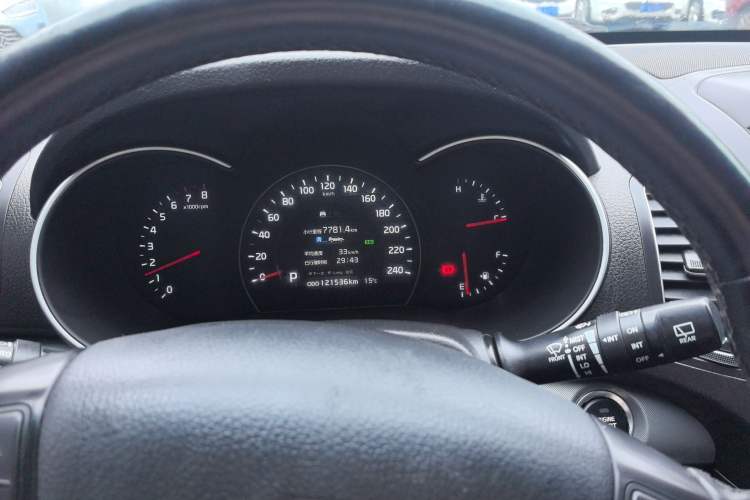 Used Kia Sorento 2013 2.4L 5-seat Gasoline Luxury Edition Odometer Close Up