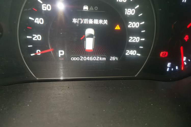 Used Kia Sorento 2013 2.4L 5-Seater Gasoline Supreme Edition Odometer Close Up
