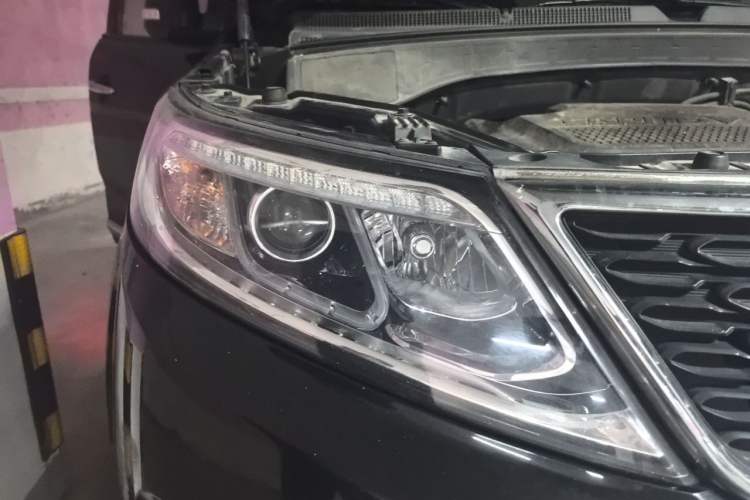 Used Kia Sorento 2013 2.2T 5-Seater Diesel Luxury Edition Right Front Headlight