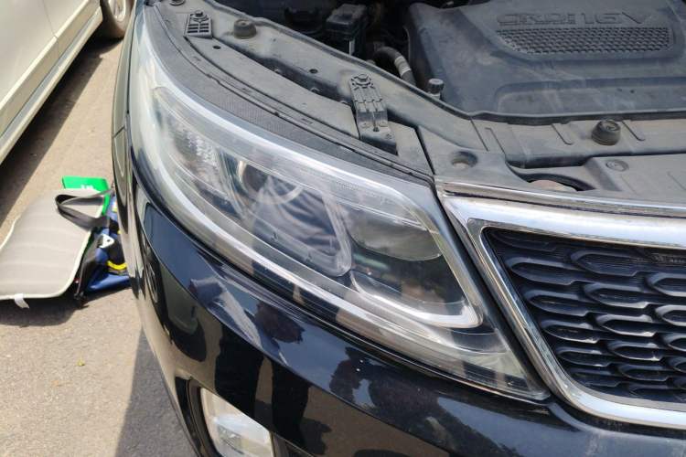 Used Kia Sorento 2013 2.2T 5-Seater Diesel Luxury Edition Right Front Headlight
