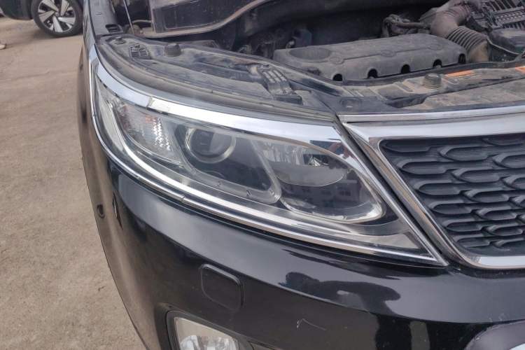 Used Kia Sorento 2013 2.4L 7-Seater Gasoline Supreme Edition Right Front Headlight