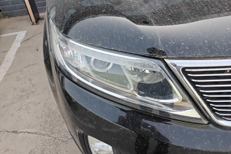Used Kia Sorento  Right Front Headlight