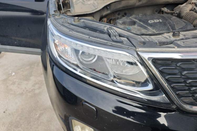 Used Kia Sorento 2013 2.4L 5-Seater Gasoline Supreme UVO Version China V Emission Standard Right Front Headlight