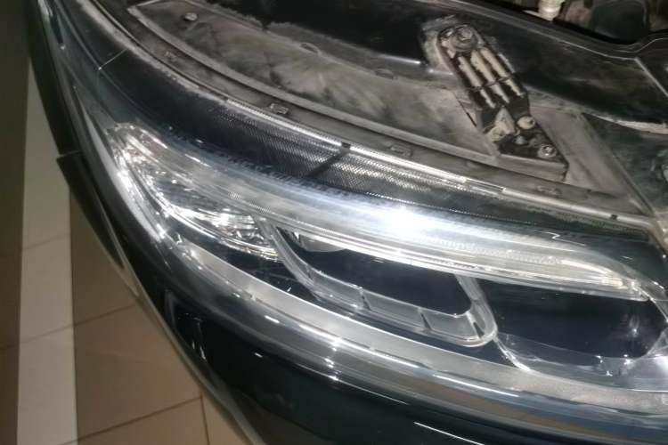 Used Kia Sorento 2013 2.4L 5-Seater Gasoline Supreme Edition Right Front Headlight