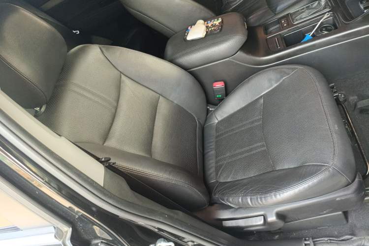 Used Kia Sorento 2013 2.4L 7-Seater Gasoline Luxury Version China IV Standard Right Front Seat
