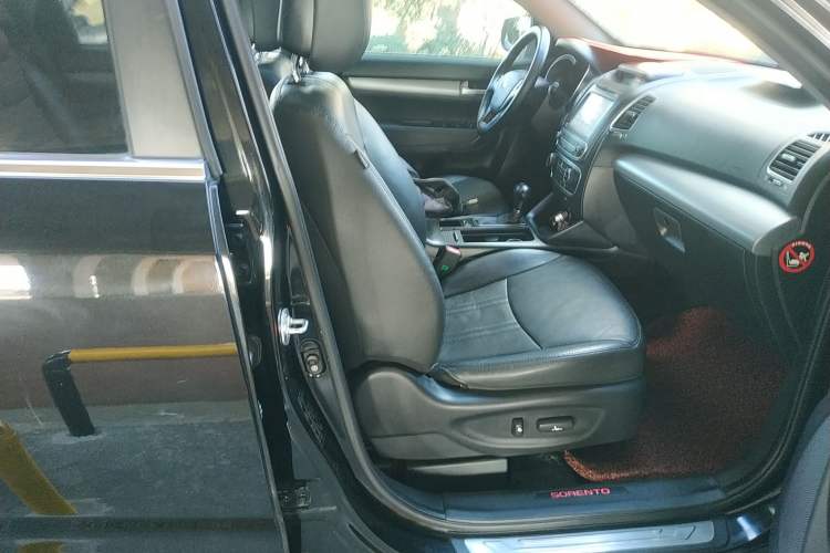 Used Kia Sorento 2013 2.2T 5-Seater Diesel Supreme Edition Right Front Seat