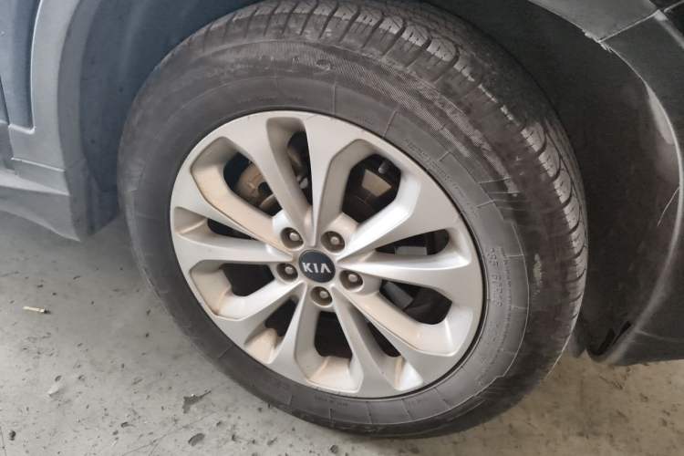 Used Kia Sorento 2013 2.4L 7-Seater Gasoline Comfort Edition China V Standard Right Front Wheel Hub