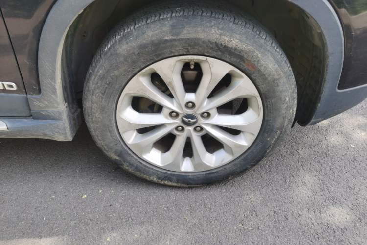 Used Kia Sorento 2013 2.4L 5-Seater Gasoline Supreme Edition China V Standard Right Front Wheel Hub