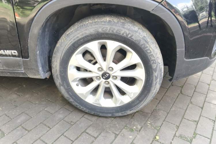 Used Kia Sorento 2013 2.4L 7-Seater Gasoline Luxury Edition China V Standard Right Front Wheel Hub