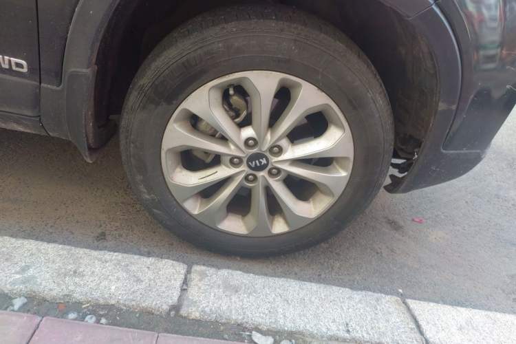 Used Kia Sorento 2013 2.4L 5-Seater Gasoline Comfort Version China IV Standard Right Front Wheel Hub