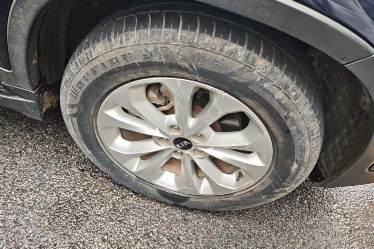 Used Kia Sorento 2013 2.4L 7-seat Gasoline Luxury Edition Right Front Wheel Hub