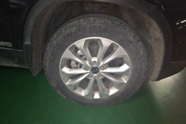 Used Kia Sorento 2013 2.4L 7-Seater Gasoline Luxury Version China IV Standard Right Front Wheel Hub