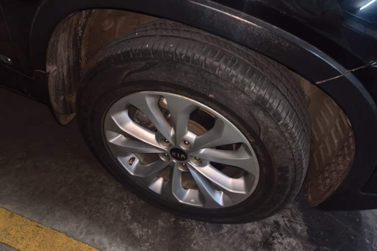 Used Kia Sorento 2013 2.4L 7-Seater Gasoline Comfort Version China IV Standard Right Front Wheel Hub