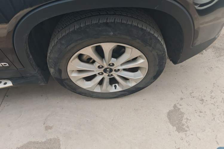 Used Kia Sorento 2013 2.4L 5-Seater Gasoline Comfort Edition Right Front Wheel Hub