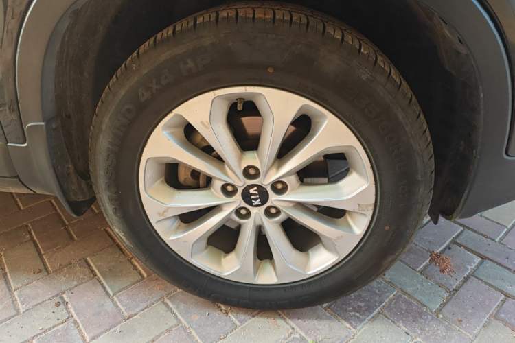 Used Kia Sorento 2013 2.2T 5-Seater Diesel Luxury Edition Right Front Wheel Hub
