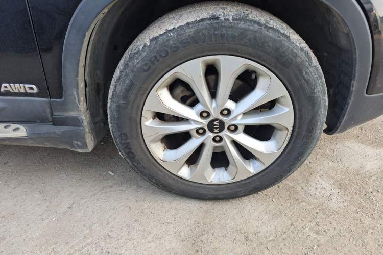 Used Kia Sorento 2013 2.4L 5-Seater Gasoline Supreme UVO Version China V Emission Standard Right Front Wheel Hub