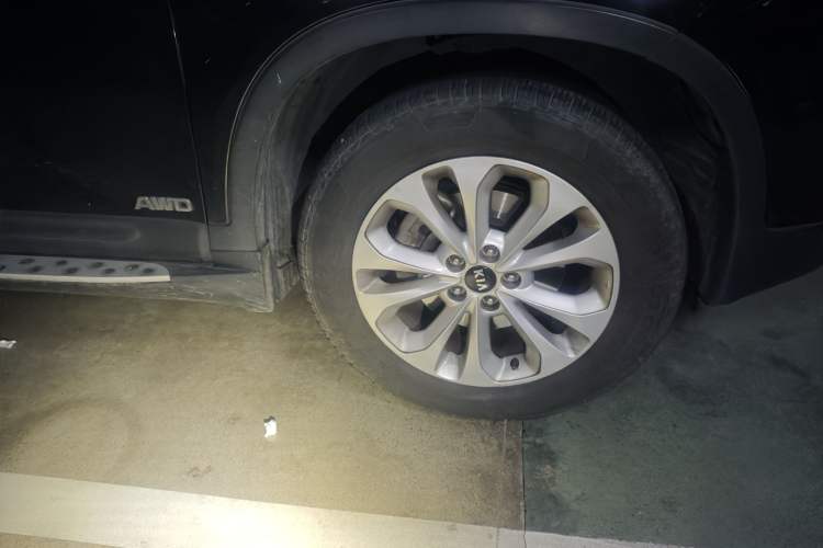 Used Kia Sorento 2013 2.2T 7-seat Diesel Luxury Edition Right Front Wheel Hub