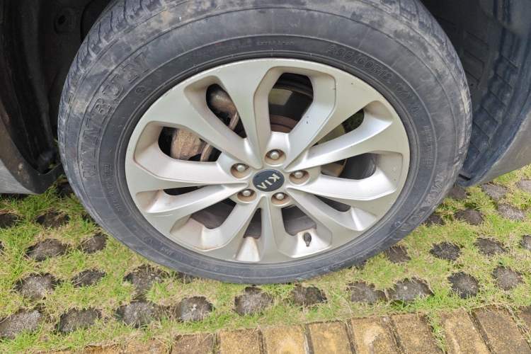 Used Kia Sorento 2013 2.2T 5-Seater Diesel Comfort Edition Right Front Wheel Hub