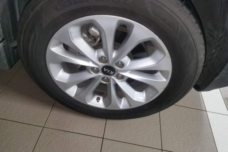 Used Kia Sorento 2013 2.4L 5-Seater Gasoline Supreme Edition Right Front Wheel Hub